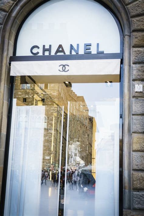 boutiques di chanel in italia|Chanel italia uomo.